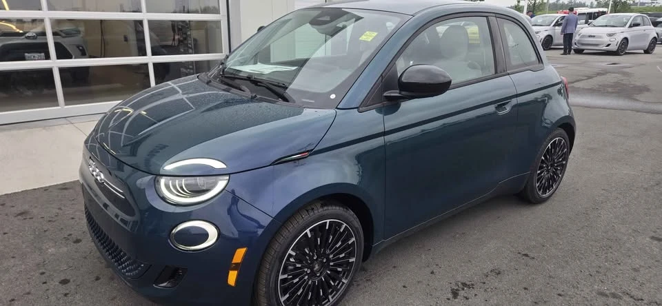 2026 Fiat 500e - Image 2 of 9