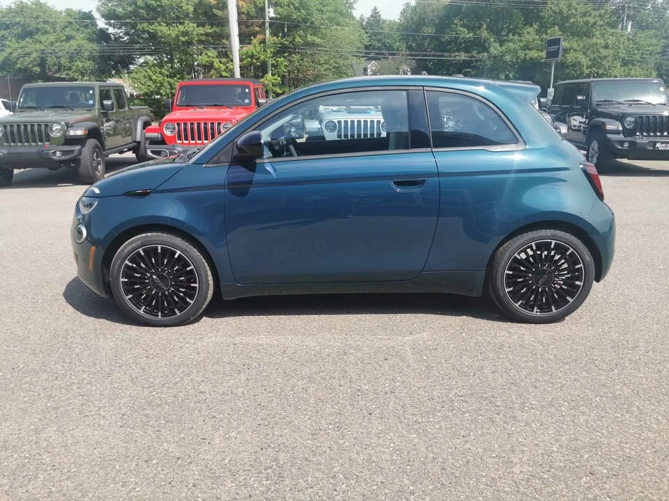 2026 Fiat 500e - Image 2 of 20