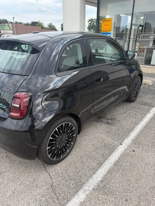 2026 Fiat 500e - Image 4 of 8