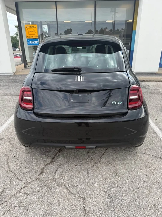 2026 Fiat 500e - Image 3 of 8