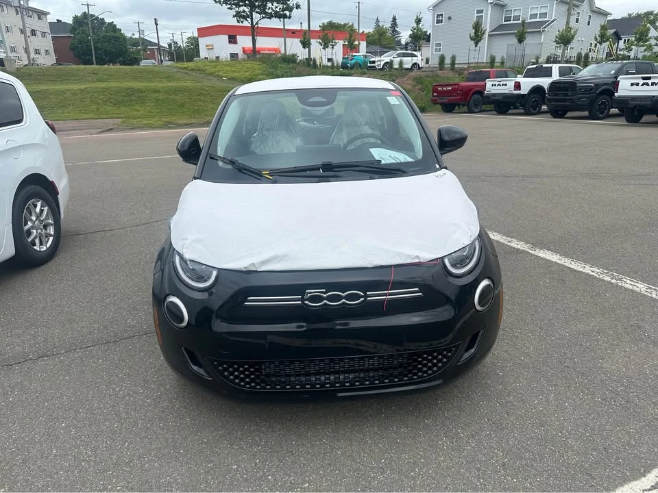 2026 Fiat 500e - Image 2 of 8