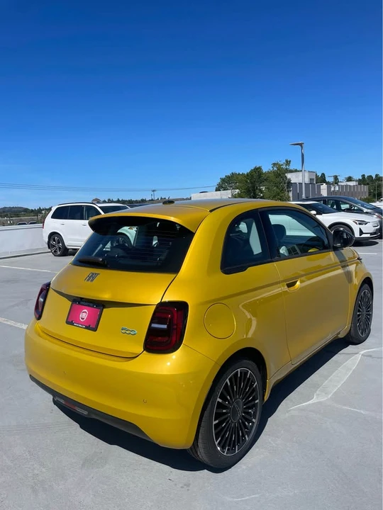 2026 Fiat 500e - Image 4 of 9
