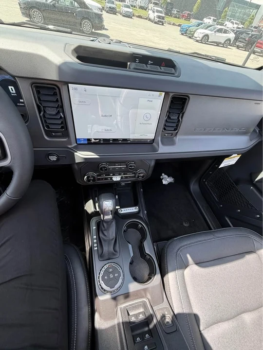 2026 Ford Bronco 6th Gen - Image 14 of 19