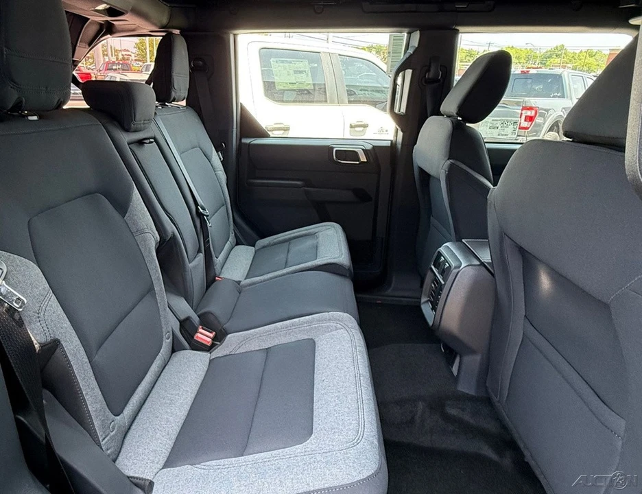 2026 Ford Bronco 6th Gen - Image 21 of 24