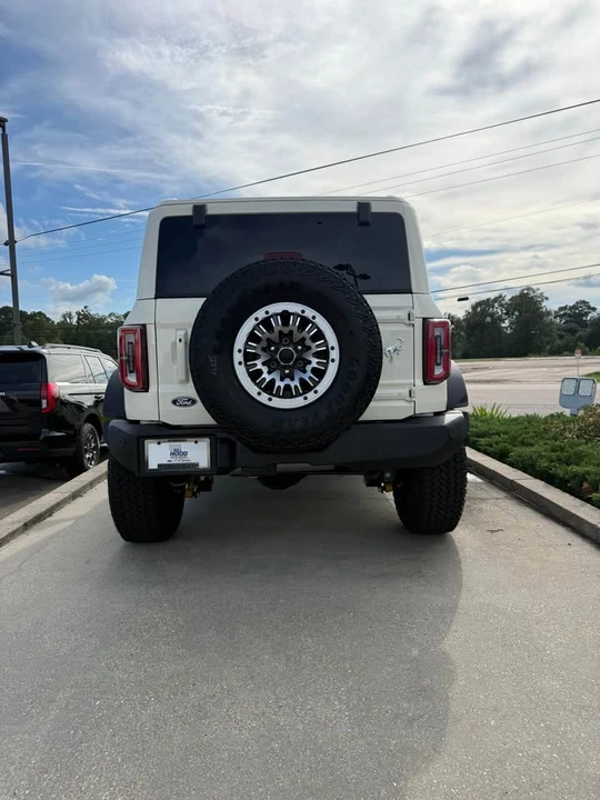 2026 Ford Bronco 6th Gen - Image 4 of 5