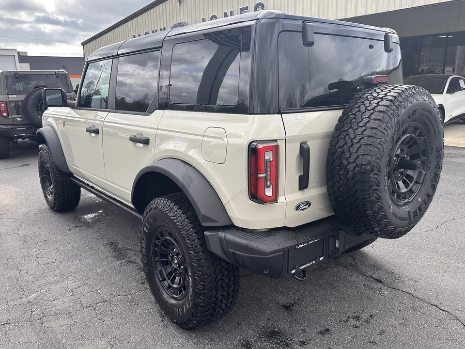 2026 Ford Bronco 6th Gen - Image 4 of 31