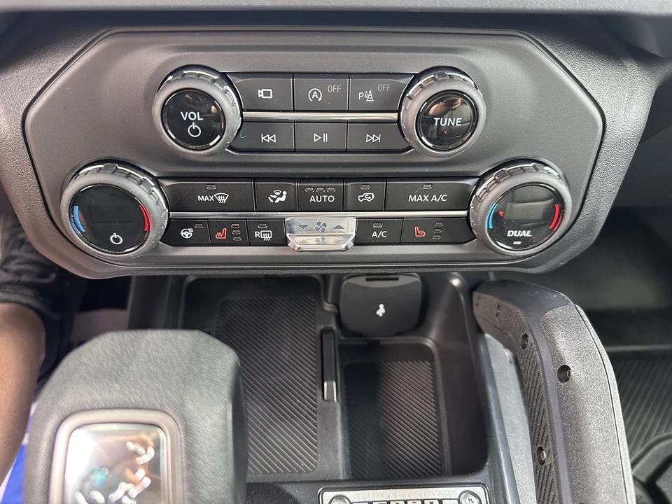 2026 Ford Bronco 6th Gen - Image 27 of 31