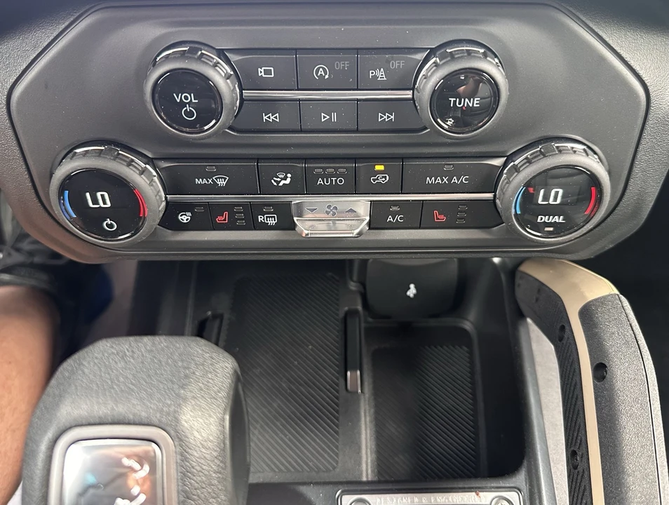 2026 Ford Bronco 6th Gen - Image 27 of 31