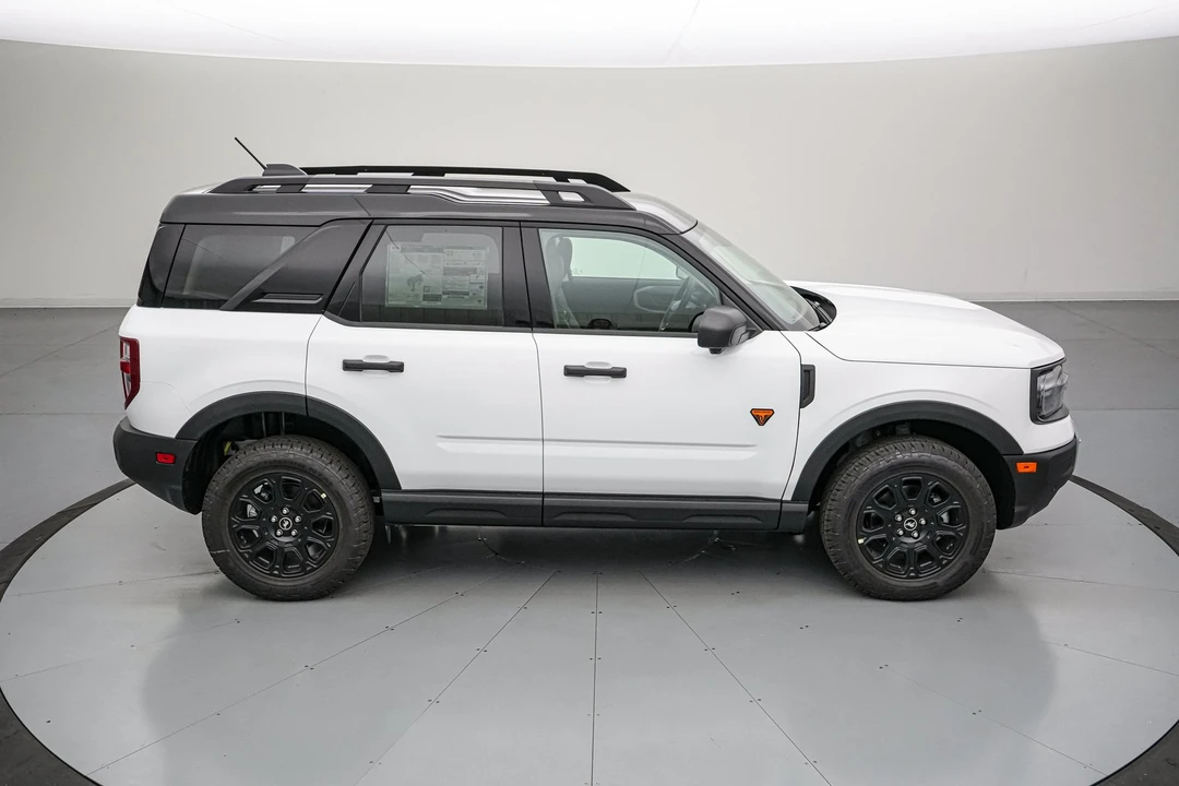 2026 Ford Bronco 6th Gen - Image 4 of 31