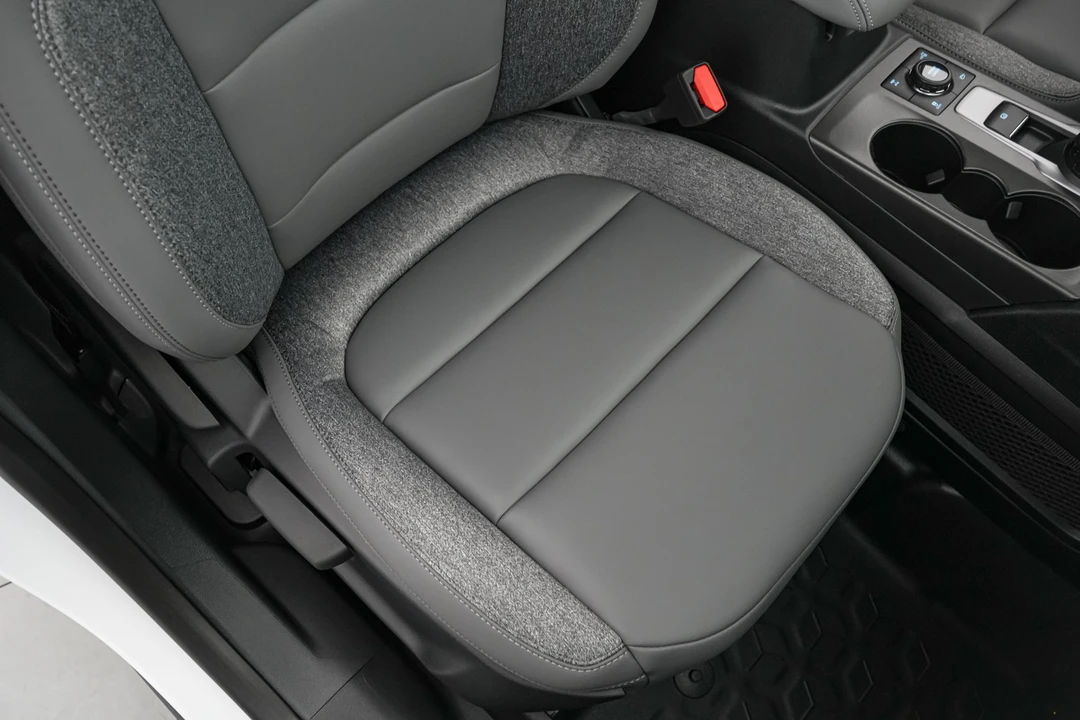 2026 Ford Bronco 6th Gen - Image 28 of 31