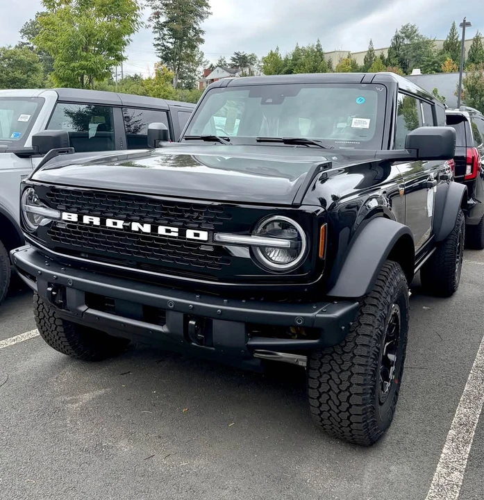 2026 Ford Bronco 6th Gen - Image 2 of 5