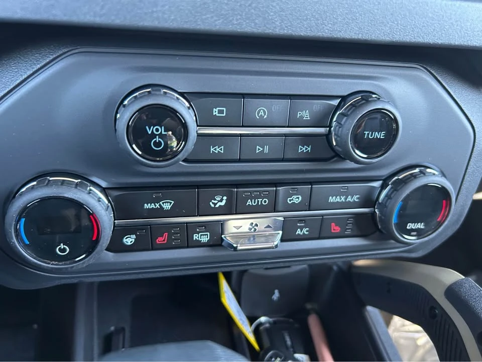 2026 Ford Bronco 6th Gen - Image 15 of 18