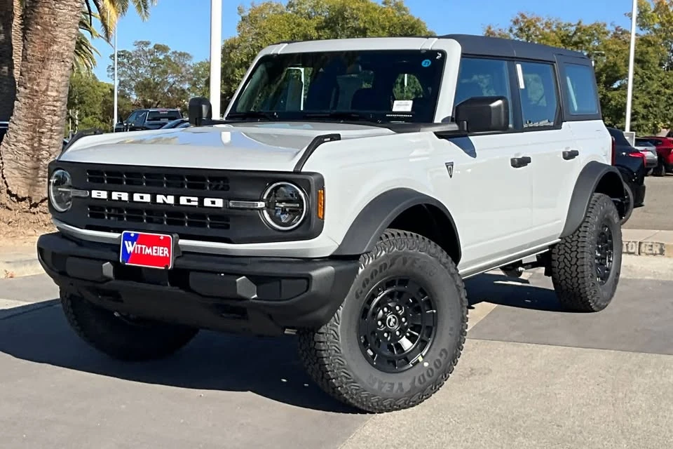 2026 Ford Bronco 6th Gen - Image 2 of 8