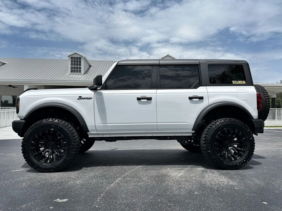 2026 Ford Bronco 6th Gen - Image 2 of 12