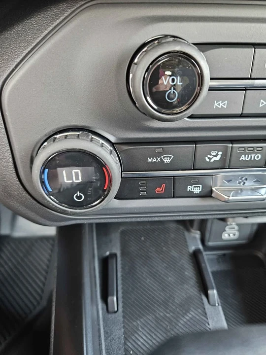 2026 Ford Bronco 6th Gen - Image 15 of 19