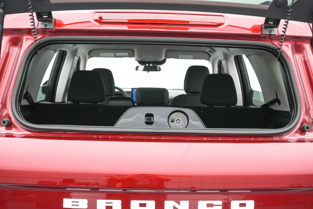 2026 Ford Bronco 6th Gen - Image 23 of 28