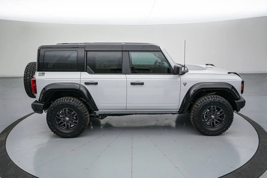 2026 Ford Bronco 6th Gen - Image 6 of 31