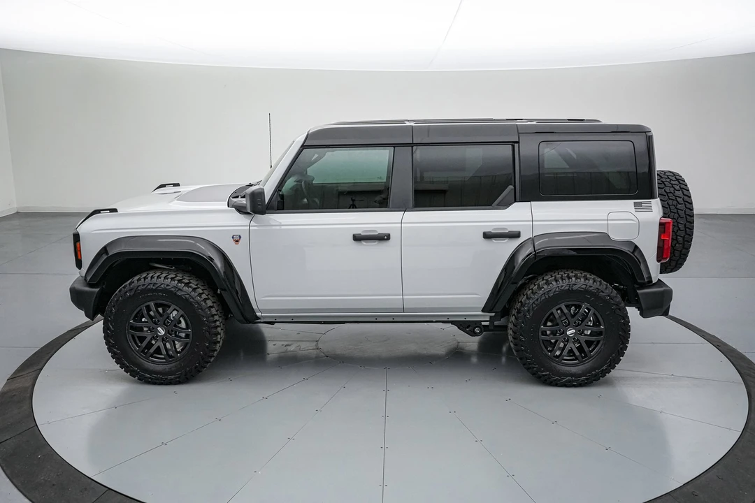 2026 Ford Bronco 6th Gen - Image 9 of 31