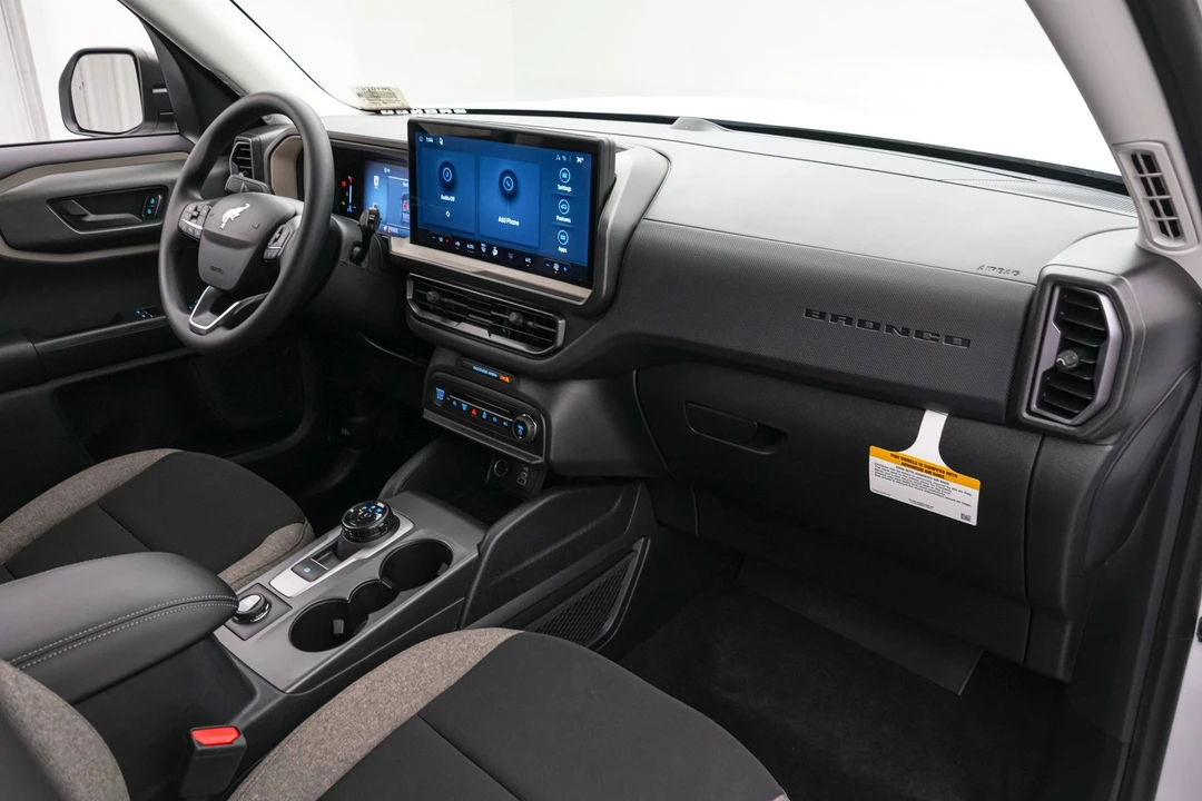 2026 Ford Bronco 6th Gen - Image 26 of 28
