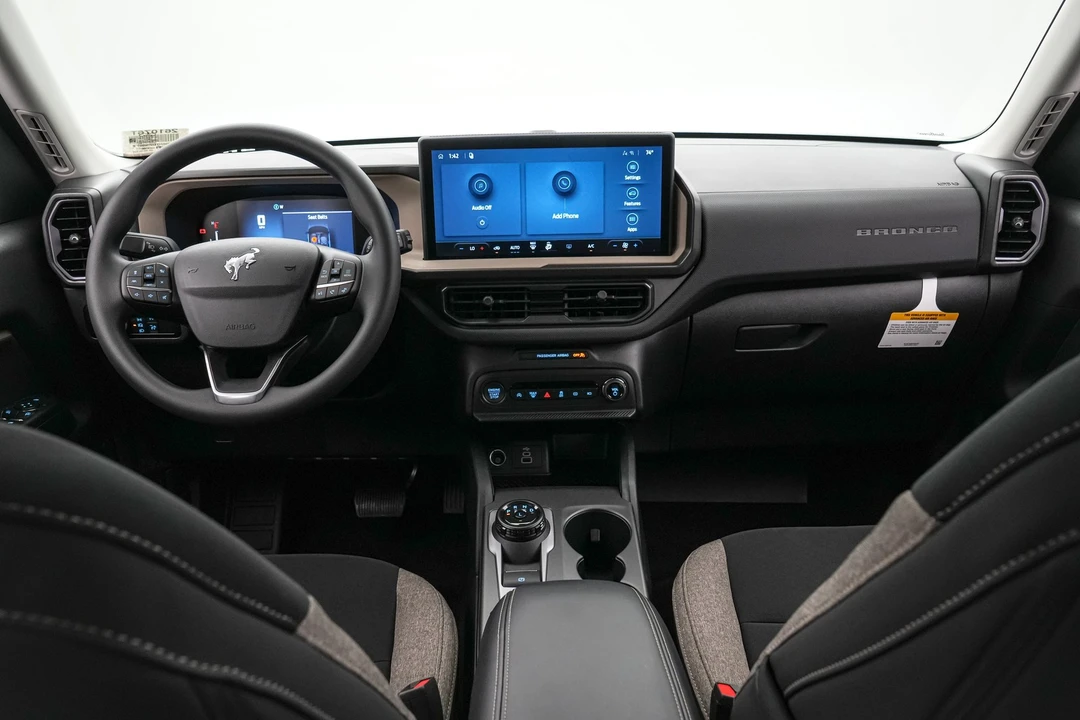 2026 Ford Bronco 6th Gen - Image 16 of 28