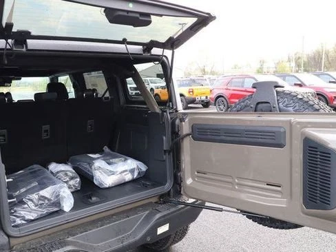 2026 Ford Bronco 6th Gen - Image 9 of 20