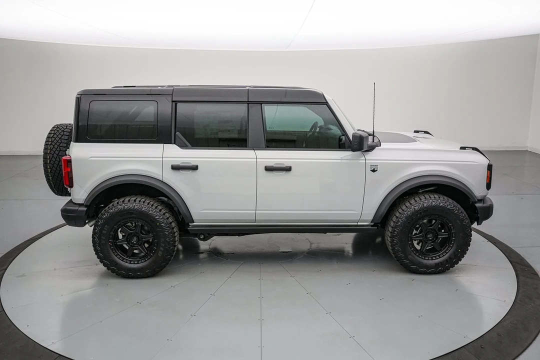 2026 Ford Bronco 6th Gen - Image 4 of 30