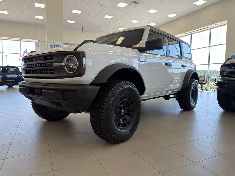 2026 Ford Bronco 6th Gen - Image 2 of 18