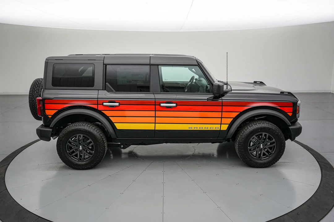 2026 Ford Bronco 6th Gen - Image 4 of 31