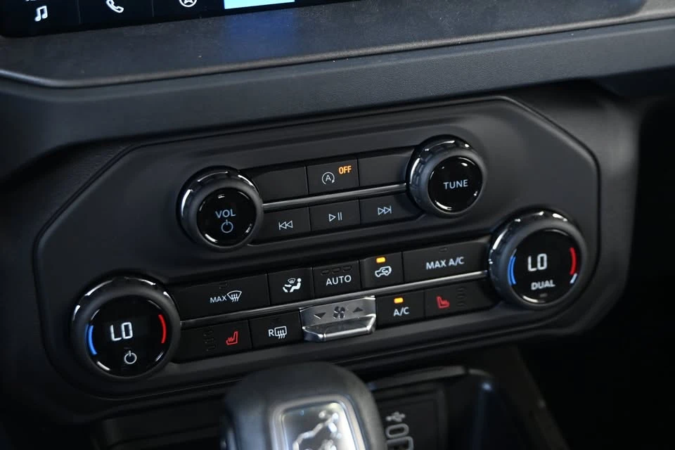 2026 Ford Bronco 6th Gen - Image 14 of 18