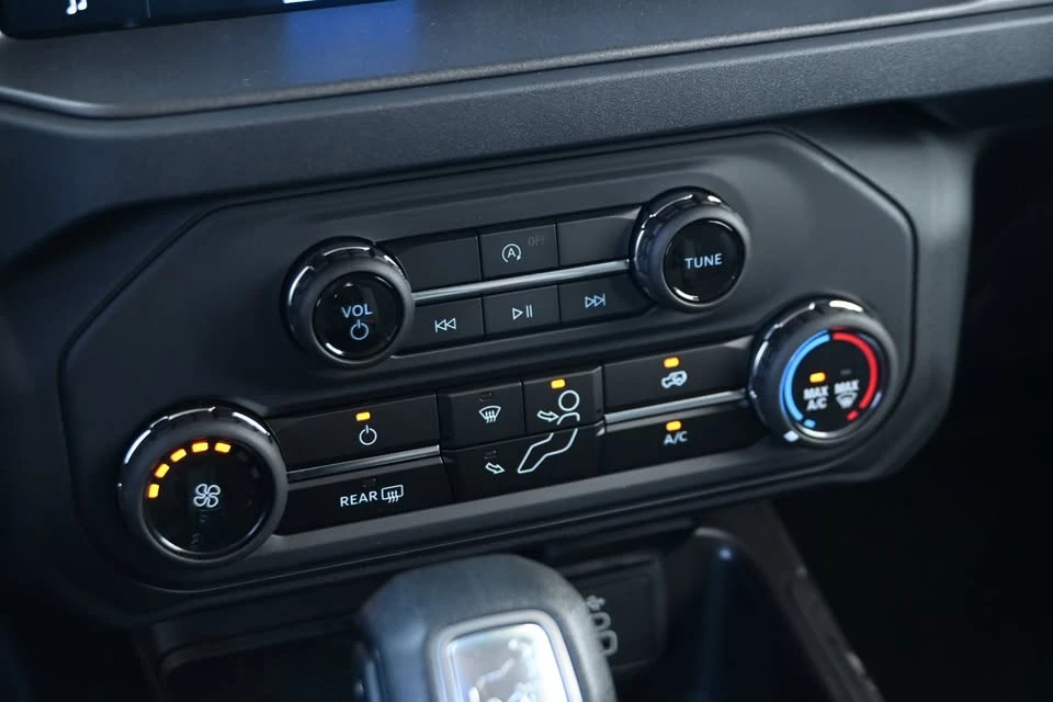 2026 Ford Bronco 6th Gen - Image 15 of 20