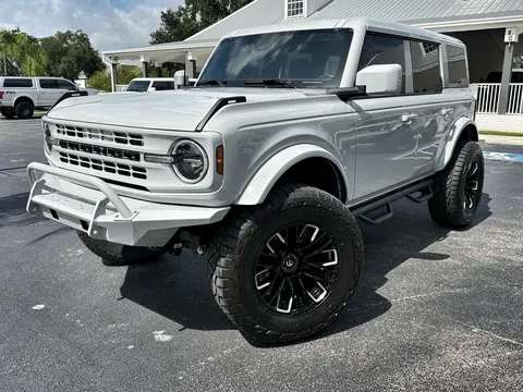 2026 Ford Bronco Custom Avalanche Grey