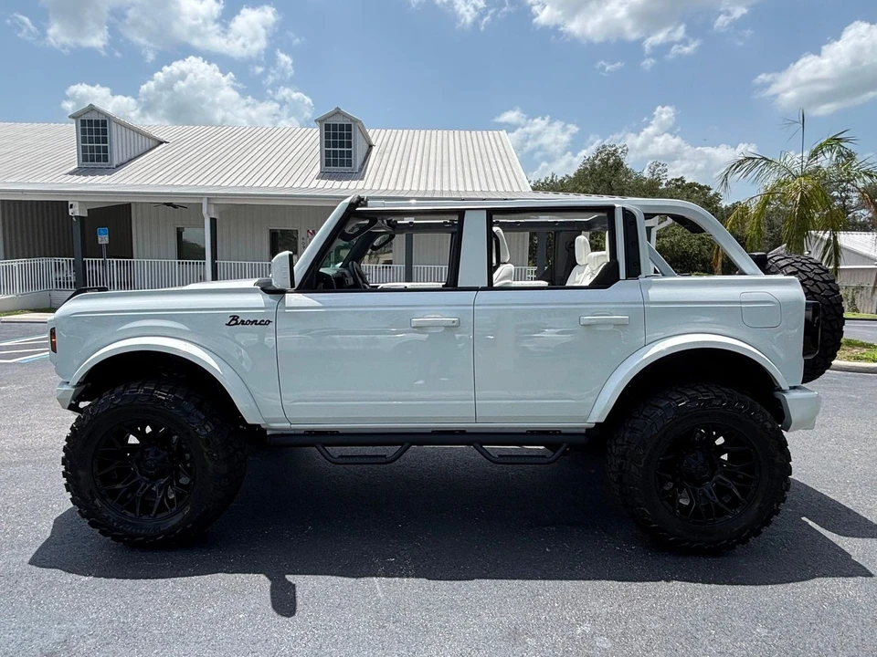 2026 Ford Bronco 6th Gen - Image 11 of 12