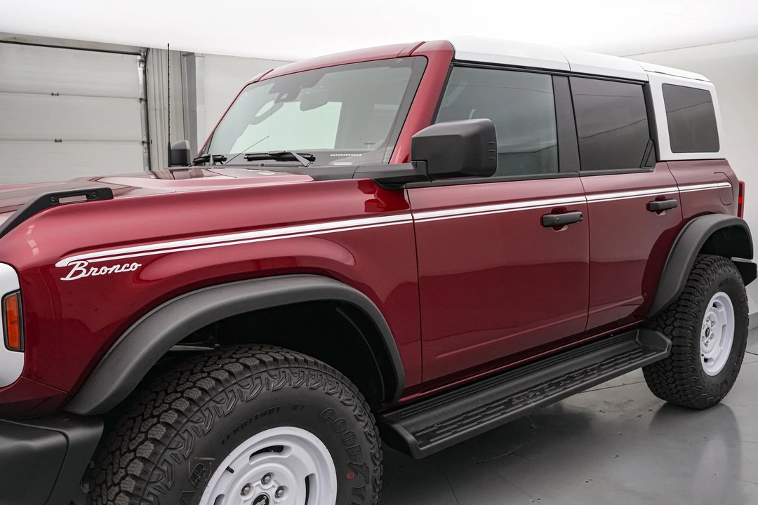 2026 Ford Bronco 6th Gen - Image 14 of 31