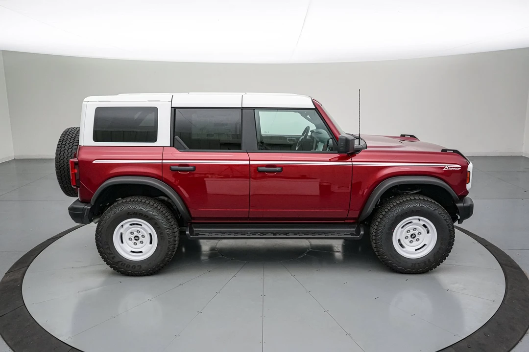 2026 Ford Bronco 6th Gen - Image 4 of 31