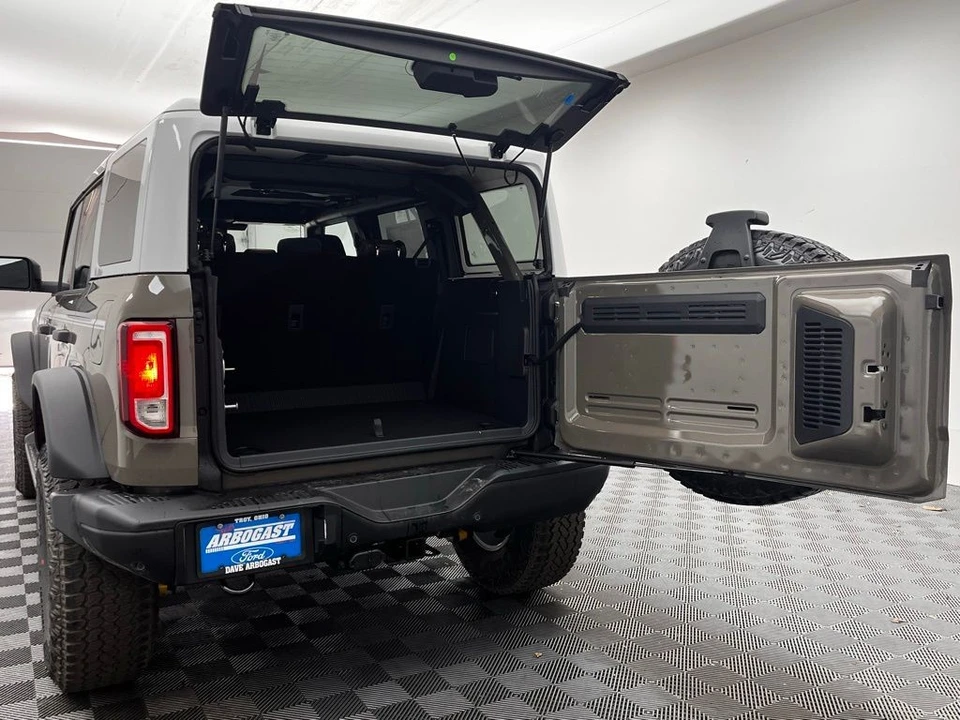2026 Ford Bronco 6th Gen - Image 10 of 12