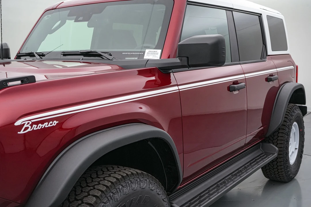 2026 Ford Bronco 6th Gen - Image 14 of 31