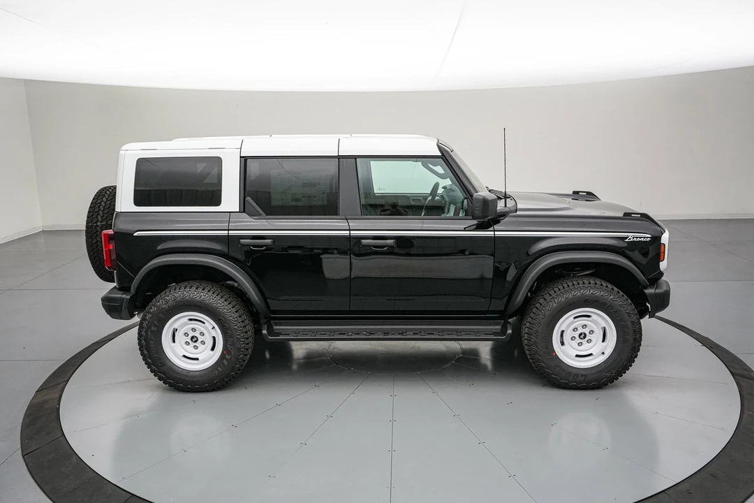 2026 Ford Bronco 6th Gen - Image 4 of 31