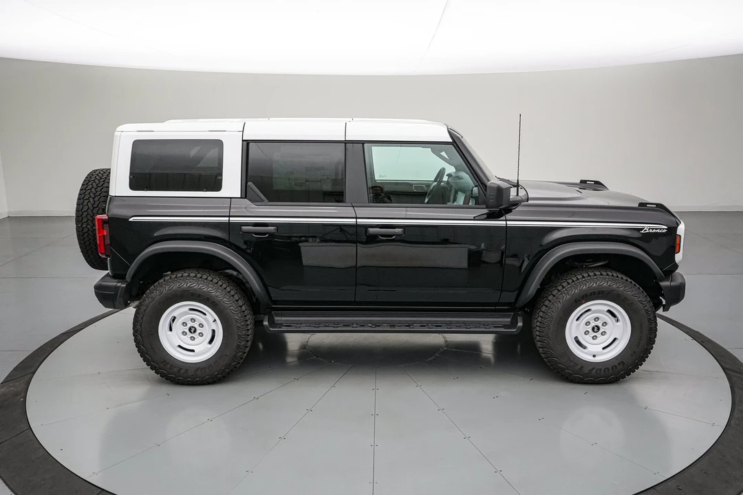2026 Ford Bronco 6th Gen - Image 4 of 31