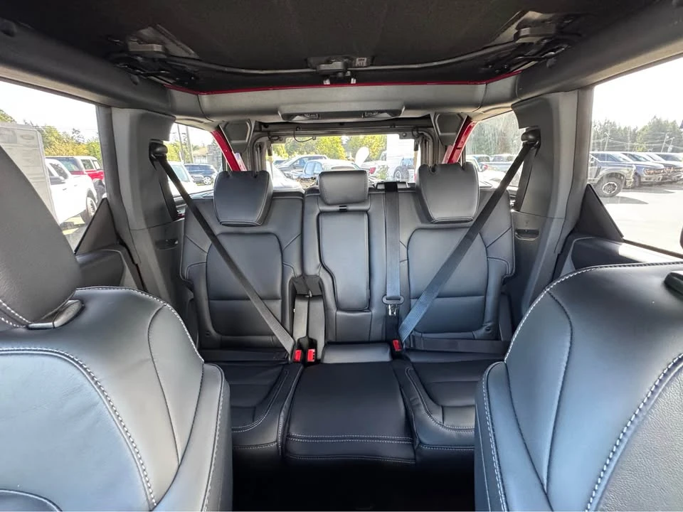 2026 Ford Bronco 6th Gen - Image 14 of 16