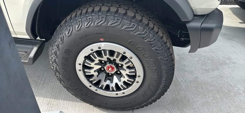 2026 Ford Bronco 6th Gen - Image 2 of 6