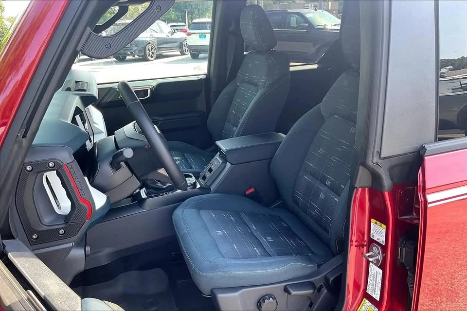2026 Ford Bronco 6th Gen - Image 15 of 17