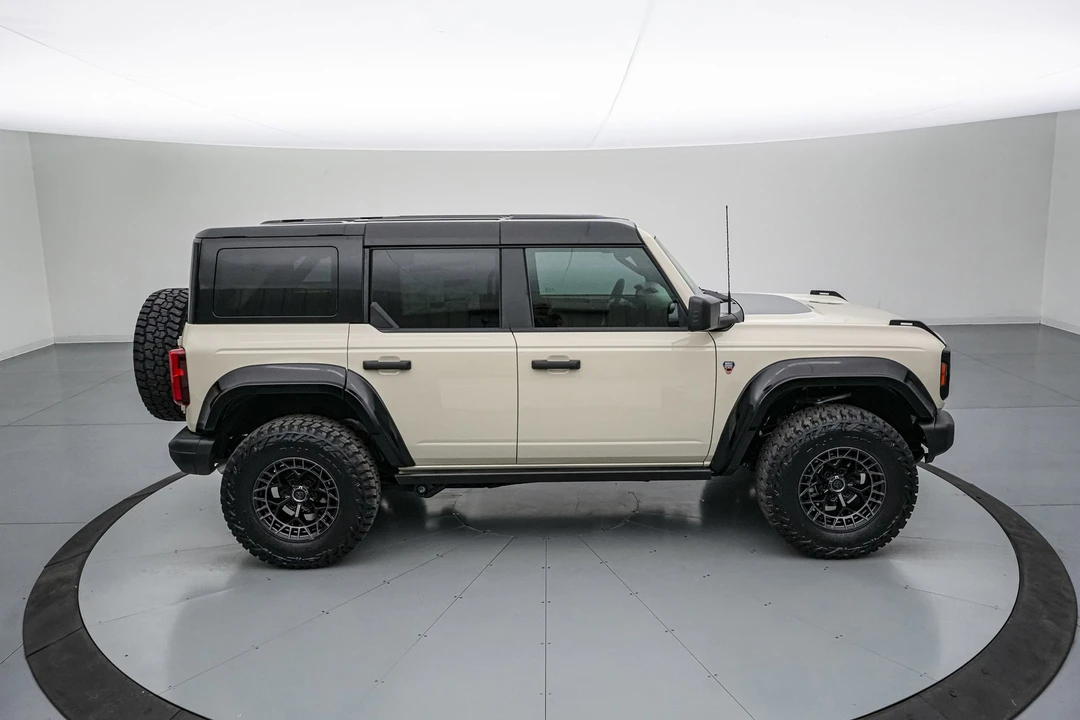2026 Ford Bronco 6th Gen - Image 5 of 31