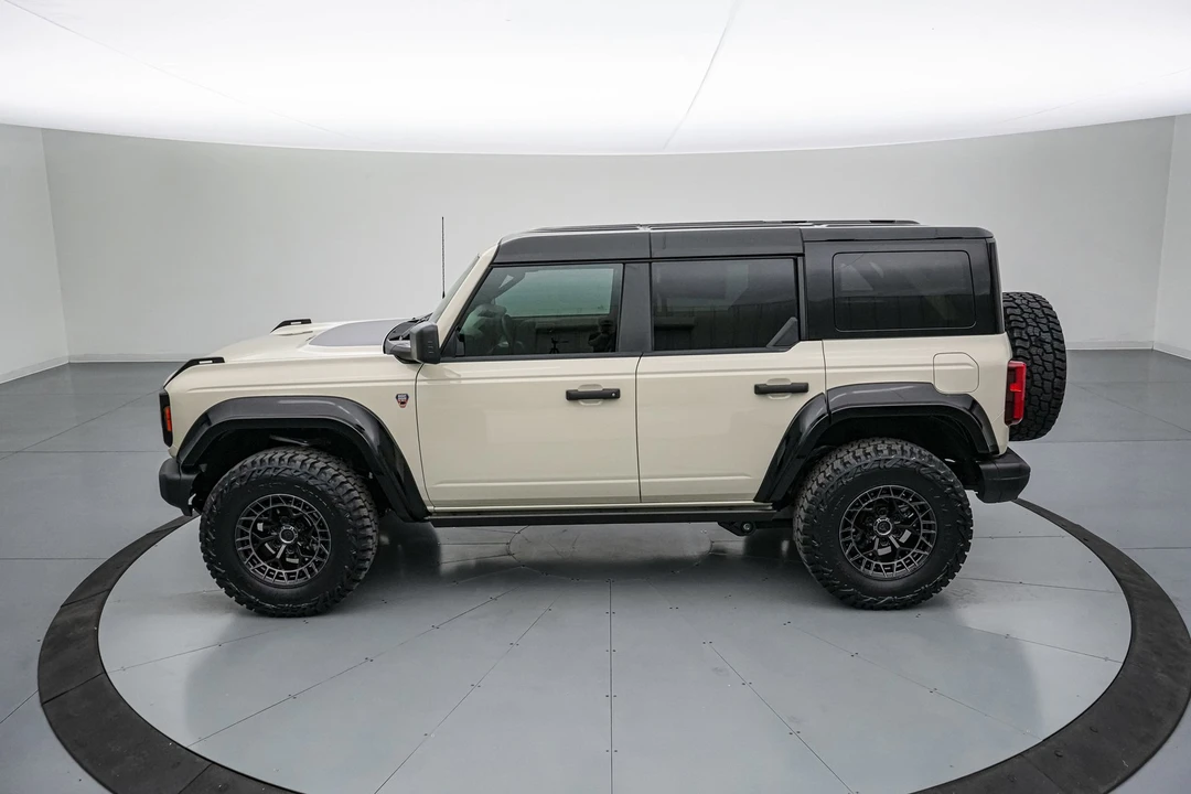 2026 Ford Bronco 6th Gen - Image 9 of 31