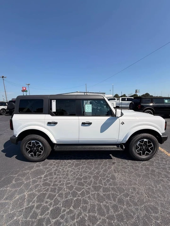 2026 Ford Bronco 6th Gen - Image 2 of 8