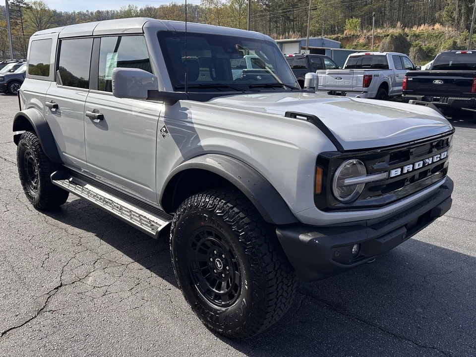 2026 Ford Bronco 6th Gen - Image 4 of 31