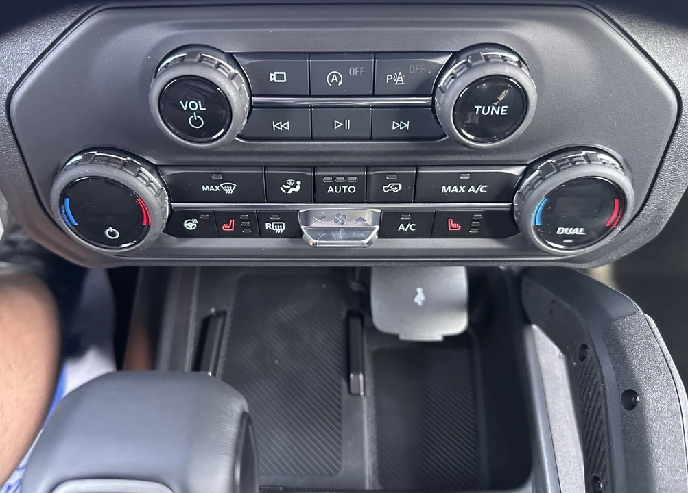 2026 Ford Bronco 6th Gen - Image 28 of 31