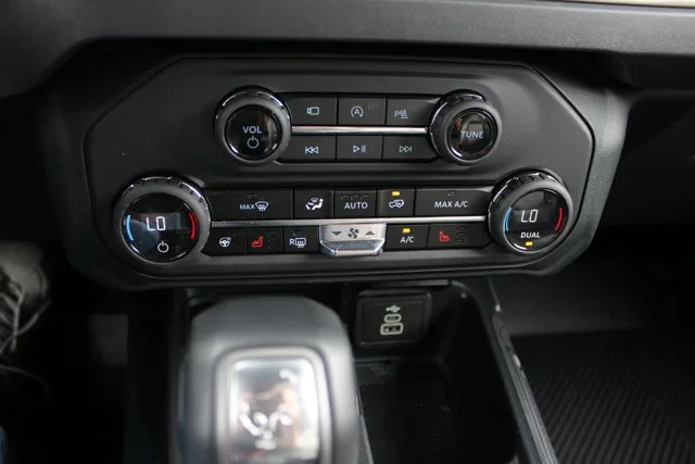 2026 Ford Bronco 6th Gen - Image 17 of 19