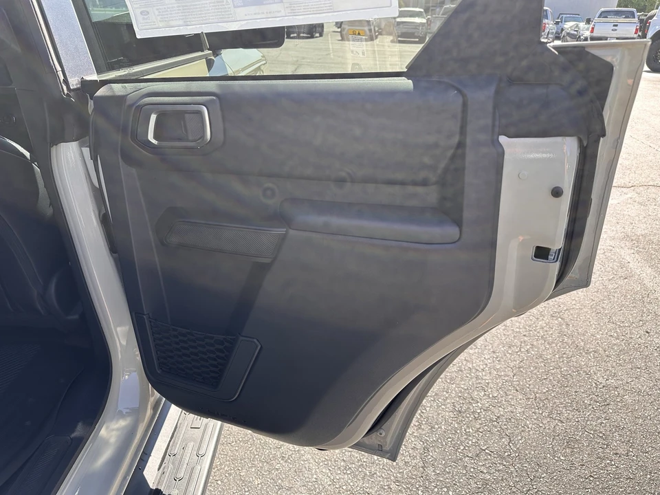 2026 Ford Bronco 6th Gen - Image 15 of 31