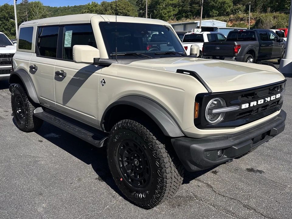 2026 Ford Bronco 6th Gen - Image 4 of 31
