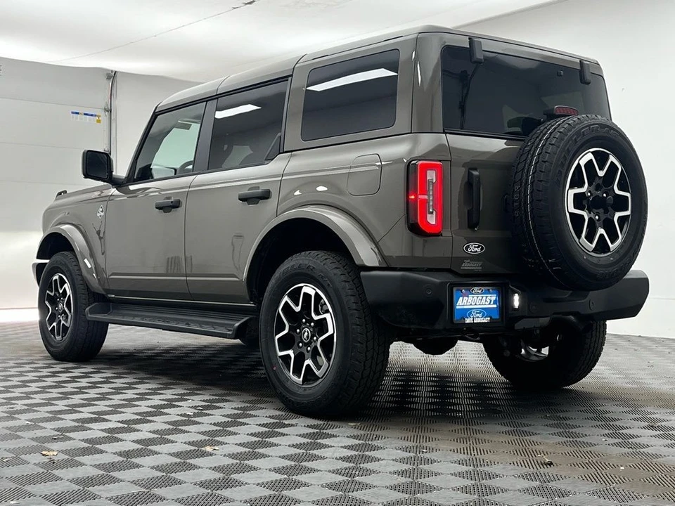 2026 Ford Bronco 6th Gen - Image 10 of 12
